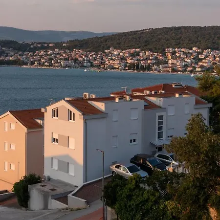 Uz Villa *