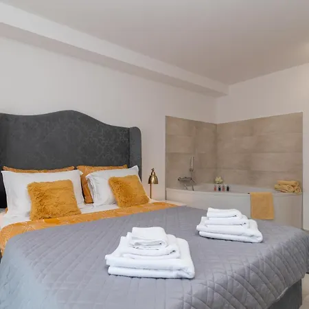 Uz Villa *