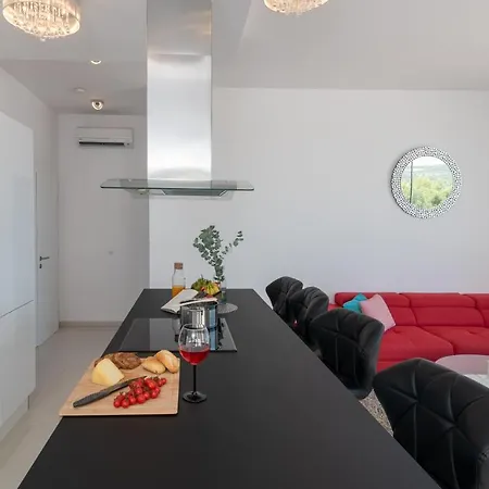 Uz Villa Okrug Gornji